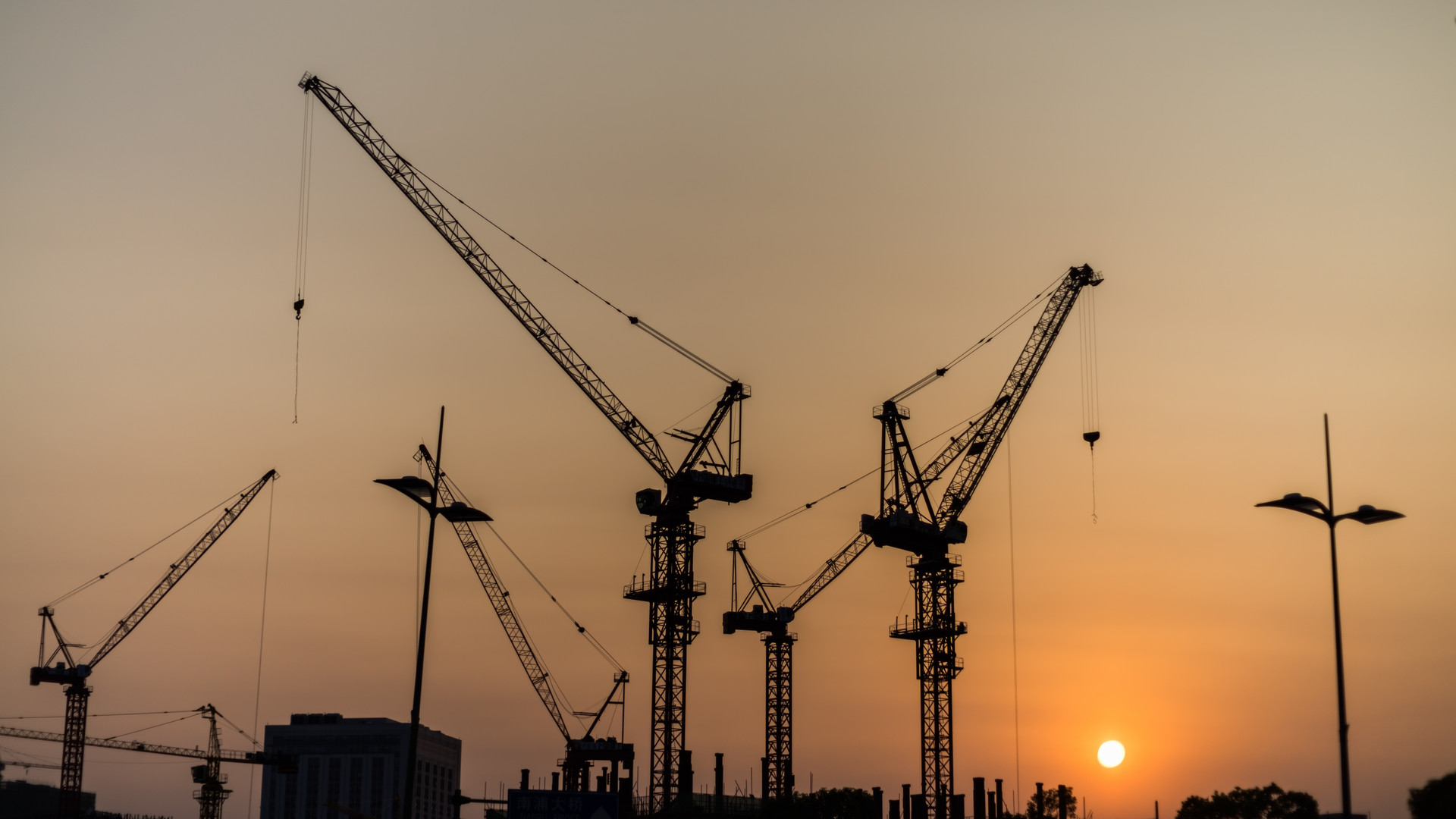 起重機(jī)械設(shè)備介紹、分類、養(yǎng)護(hù)問題匯總